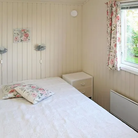 Ilya - 90m To The Fjord By Interhome