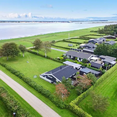 Ilya - 90m To The Fjord By Interhome *